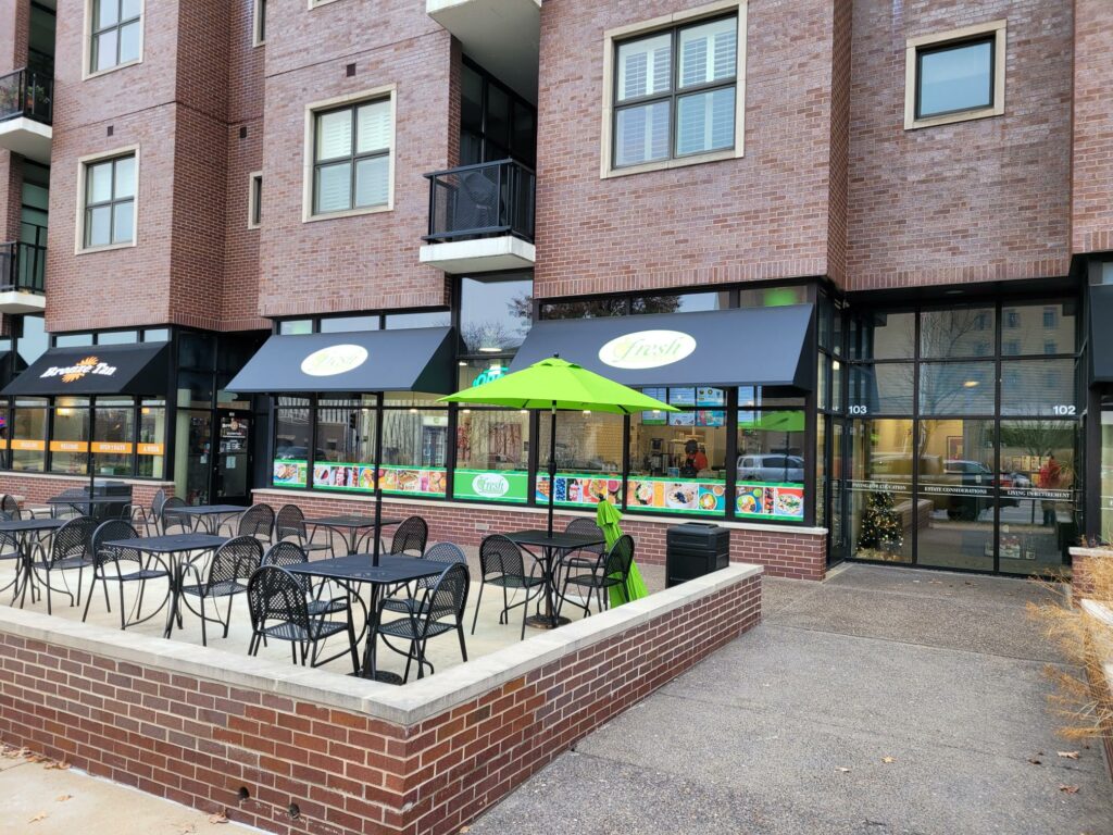 restaurant-outdoor-patio-construction